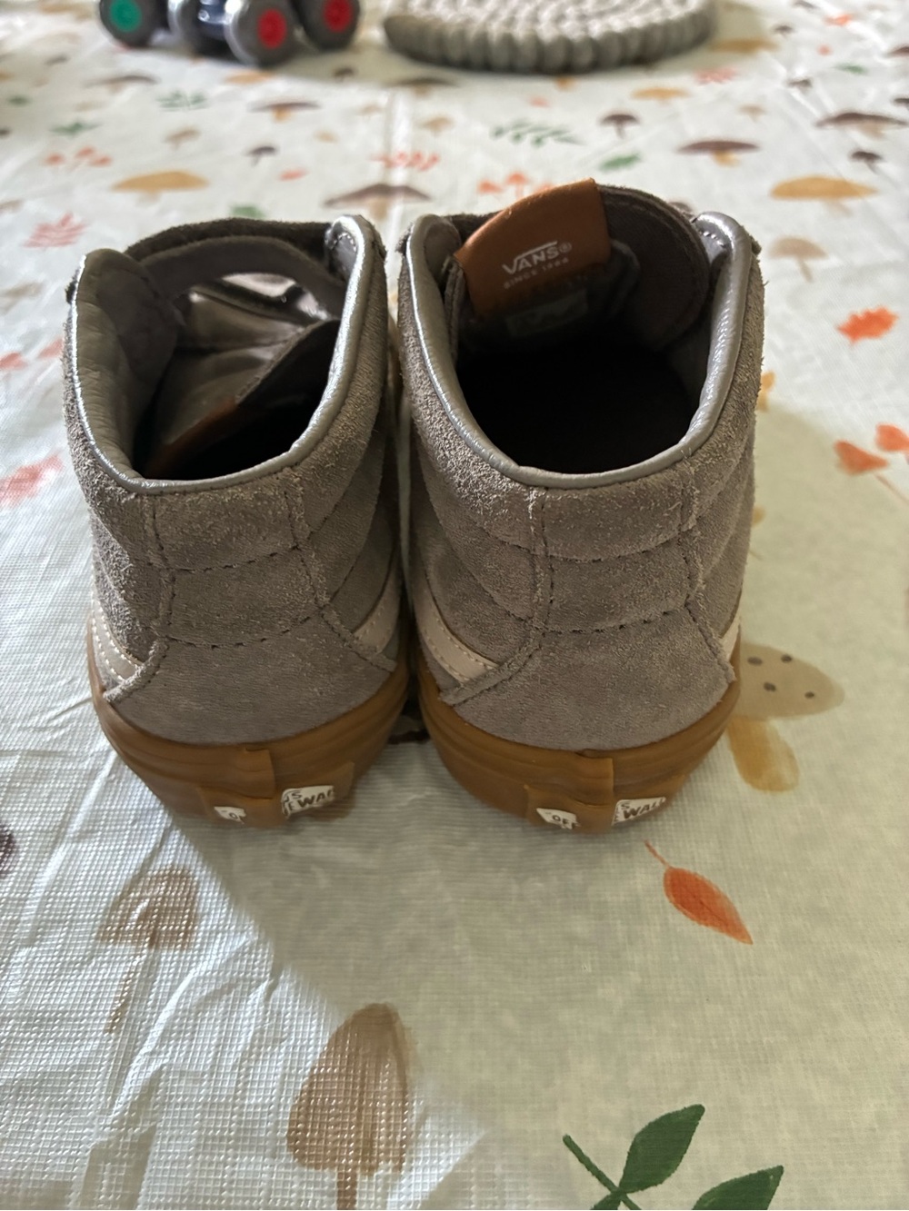 Vans Kids Suede Hook-and-Loop Sneakers in Taupe and Gum - Picture 3 of 7